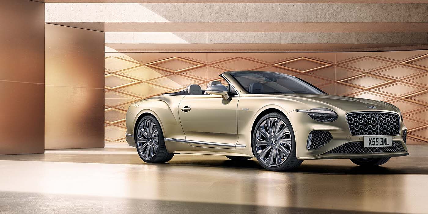Bentley San Juan Bentley New Continental GTC Mulliner V8 hybrid front three quarters in Patina paint